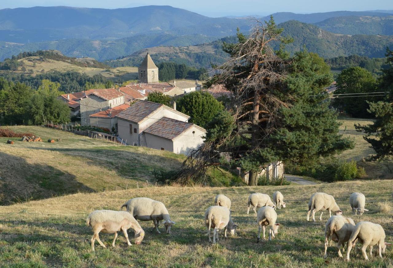 Gite De Chapeleche Les Chataigniers Gluiras Exterior photo